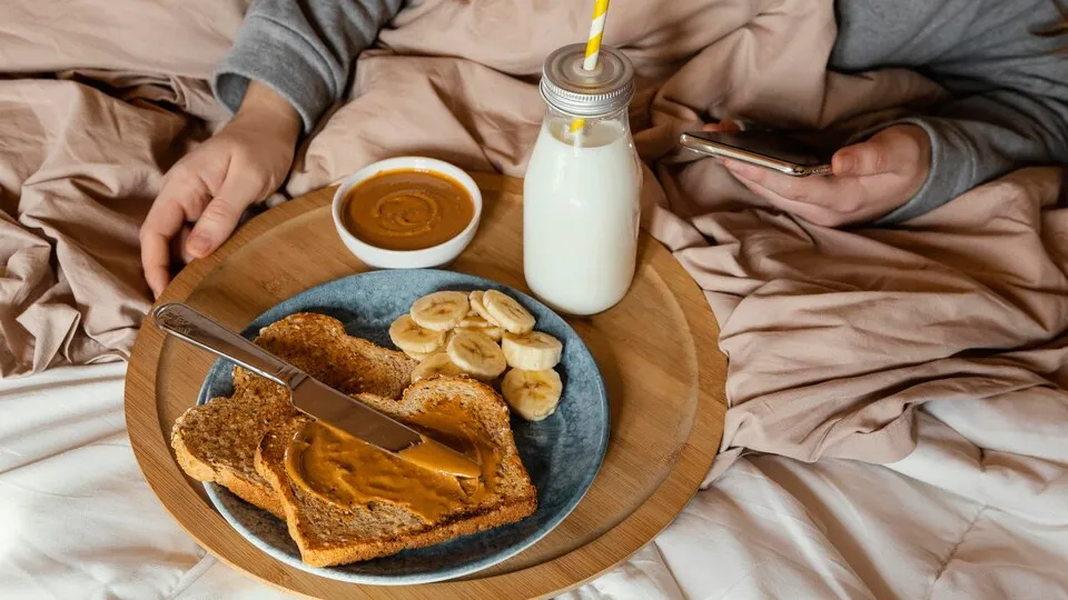 Can people with Diabetes eat peanut butter before bed?